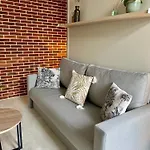 Renove A 2 Pas Du Centre-ville De 아파트 *