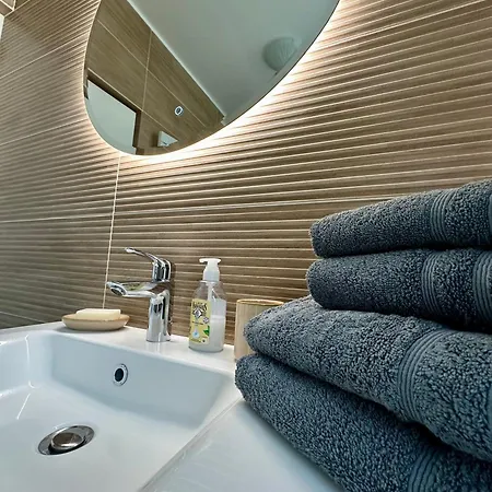 Renove A 2 Pas Du Centre-ville De Senlis (Oise)